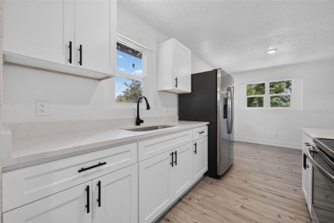 Villa ou maison à vendre à Sanford, Floride: 4 chambres, 107.02 m2 № 2339436 - photo 4