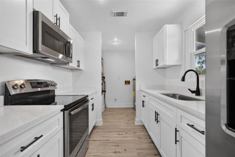 Villa ou maison à vendre à Sanford, Floride: 4 chambres, 107.02 m2 № 2339436 - photo 3