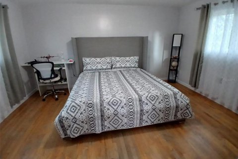 House in Lakeland, Florida 5 bedrooms, 183.76 sq.m. № 1526738 - photo 5