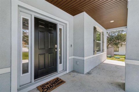 House in Spring Hill, Florida 6 bedrooms, 376.63 sq.m. № 2227897 - photo 7