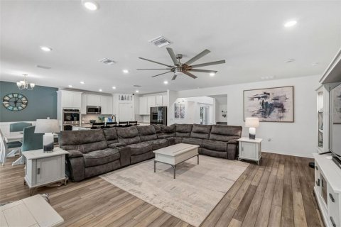 House in Spring Hill, Florida 6 bedrooms, 376.63 sq.m. № 2227897 - photo 26