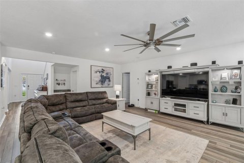 House in Spring Hill, Florida 6 bedrooms, 376.63 sq.m. № 2227897 - photo 25