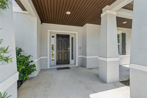 House in Spring Hill, Florida 6 bedrooms, 376.63 sq.m. № 2227897 - photo 6