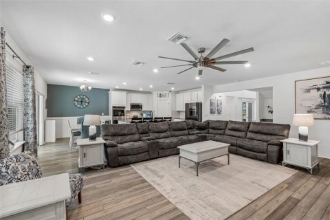 House in Spring Hill, Florida 6 bedrooms, 376.63 sq.m. № 2227897 - photo 27