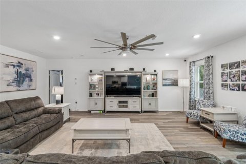 House in Spring Hill, Florida 6 bedrooms, 376.63 sq.m. № 2227897 - photo 24