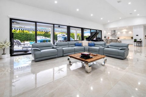 Casa en venta en Miami, Florida, 5 dormitorios, 348.76 m2 № 2081334 - foto 6