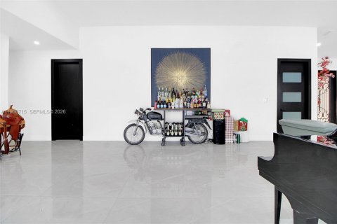 Casa en venta en Miami, Florida, 5 dormitorios, 348.76 m2 № 2081334 - foto 14
