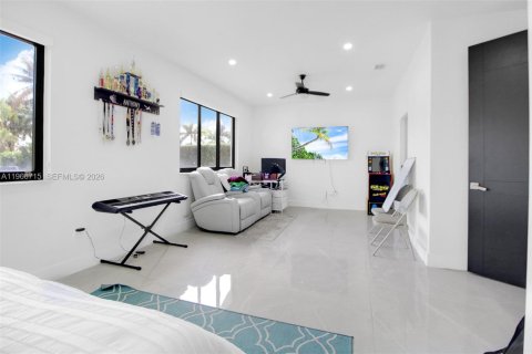 Casa en venta en Miami, Florida, 5 dormitorios, 348.76 m2 № 2081334 - foto 28