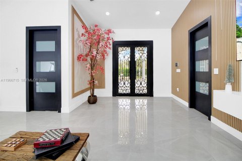 Casa en venta en Miami, Florida, 5 dormitorios, 348.76 m2 № 2081334 - foto 4
