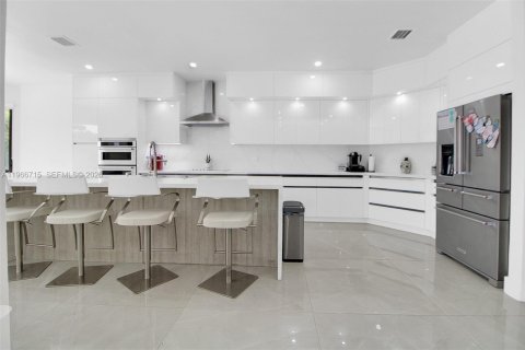 Casa en venta en Miami, Florida, 5 dormitorios, 348.76 m2 № 2081334 - foto 7