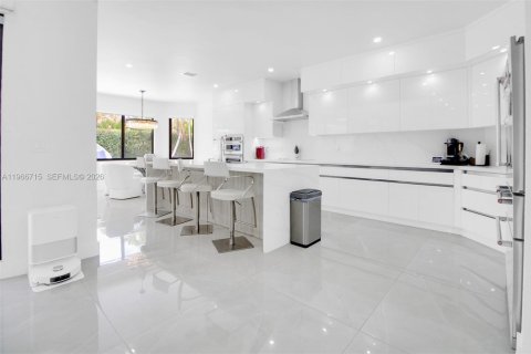 Casa en venta en Miami, Florida, 5 dormitorios, 348.76 m2 № 2081334 - foto 8