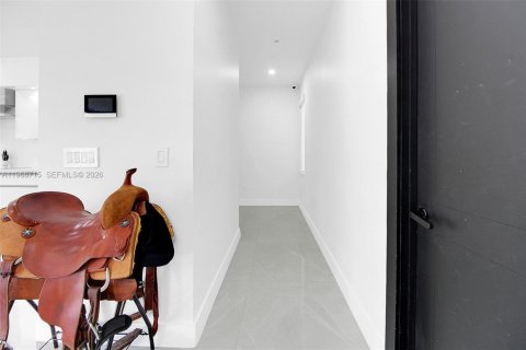 Casa en venta en Miami, Florida, 5 dormitorios, 348.76 m2 № 2081334 - foto 15