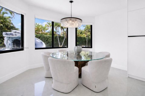 Casa en venta en Miami, Florida, 5 dormitorios, 348.76 m2 № 2081334 - foto 12