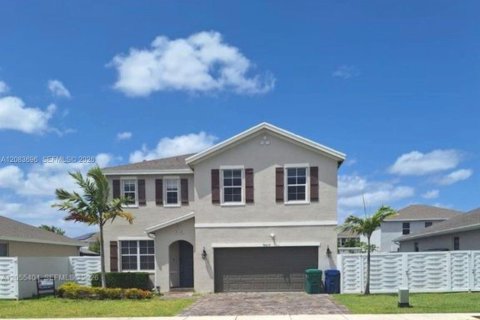House in Homestead, Florida 4 bedrooms, 248.98 sq.m. № 2352131
