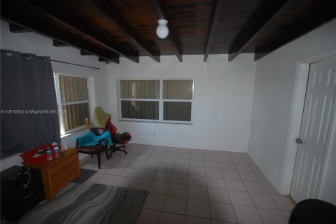 House in North Miami Beach, Florida 3 bedrooms, 118.54 sq.m. № 1925642 - photo 7