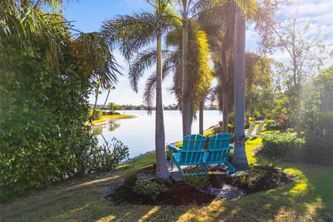 House in Nokomis, Florida 3 bedrooms, 167.78 sq.m. № 2107377 - photo 8