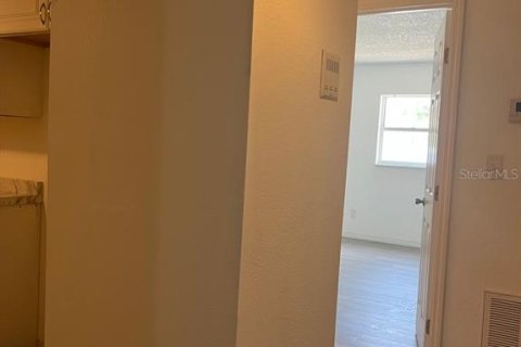 Condo in Port Richey, Florida, 1 bedroom  № 2229226 - photo 16