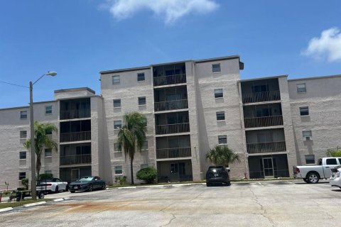 Condo in Port Richey, Florida, 1 bedroom  № 2229226 - photo 2
