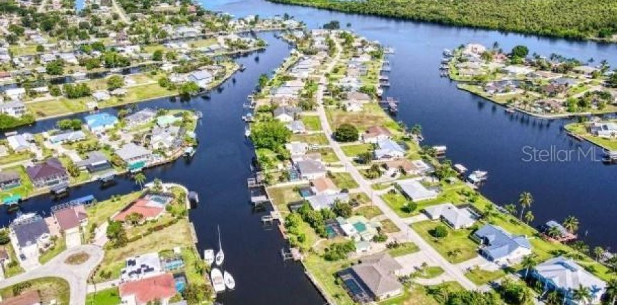 Land in Fort Myers, Florida № 2116783