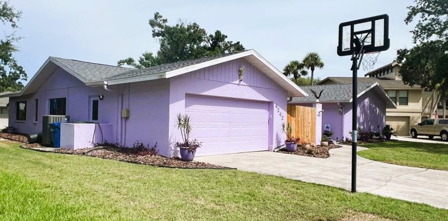House in Sarasota, Florida 4 bedrooms, 215.9 sq.m. № 1831622