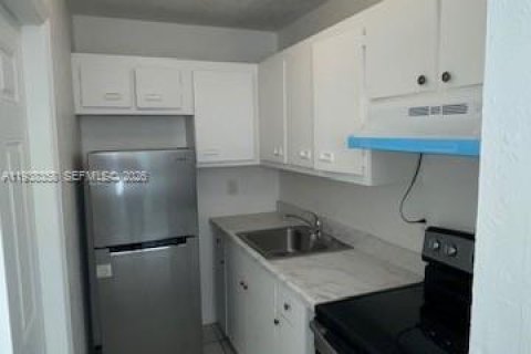 Купить коммерческую недвижимость в Форт-Лодердейл, Флорида 125.42м2, № 1996033 - фото 2