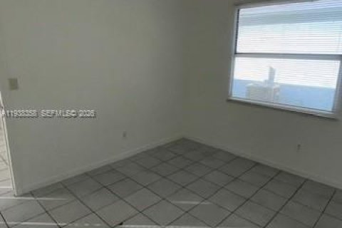 Купить коммерческую недвижимость в Форт-Лодердейл, Флорида 125.42м2, № 1996033 - фото 5