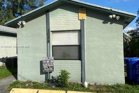 Коммерческая недвижимость в Форт-Лодердейл, Флорида 125.42м2 № 1996033