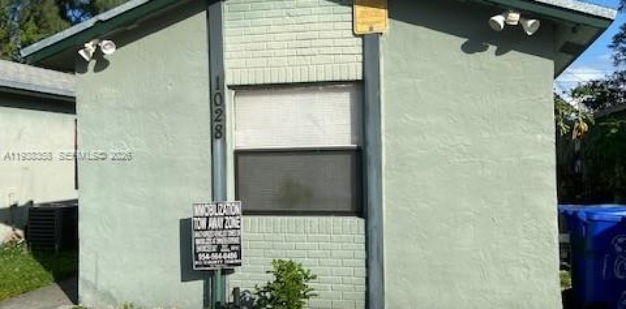 Коммерческая недвижимость в Форт-Лодердейл, Флорида 125.42м2 № 1996033