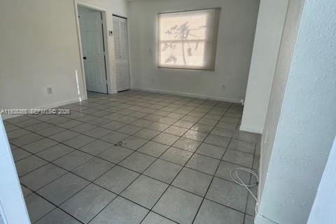 Купить коммерческую недвижимость в Форт-Лодердейл, Флорида 125.42м2, № 1996033 - фото 3