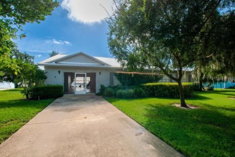 House in Lake Placid, Florida 3 bedrooms, 147.81 sq.m. № 1914165 - photo 1