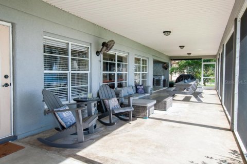 House in Lake Placid, Florida 3 bedrooms, 147.81 sq.m. № 1914165 - photo 8