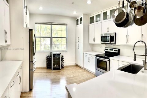 Touwnhouse à vendre à Miramar, Floride: 3 chambres, 163.51 m2 № 1946934 - photo 1