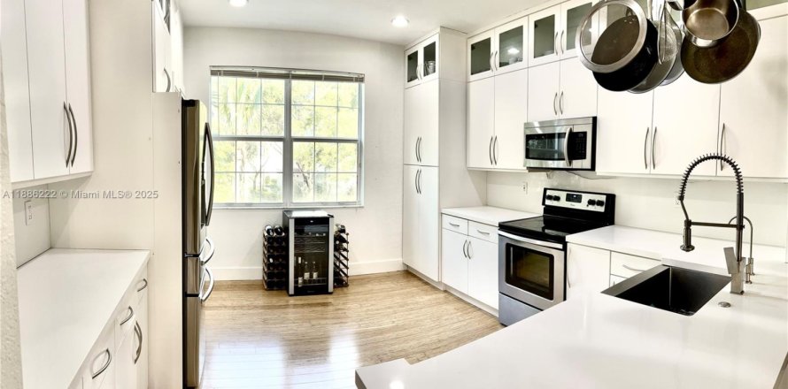 Touwnhouse à Miramar, Floride 3 chambres, 163.51 m2 № 1946934