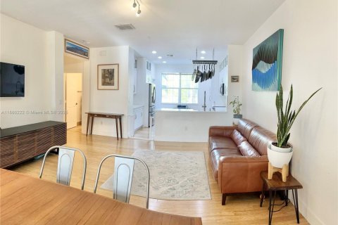 Touwnhouse à vendre à Miramar, Floride: 3 chambres, 163.51 m2 № 1946934 - photo 8