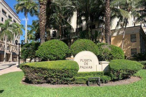 Copropriété à louer à Coral Gables, Floride: 2 chambres, 107.02 m2 № 1972959 - photo 1