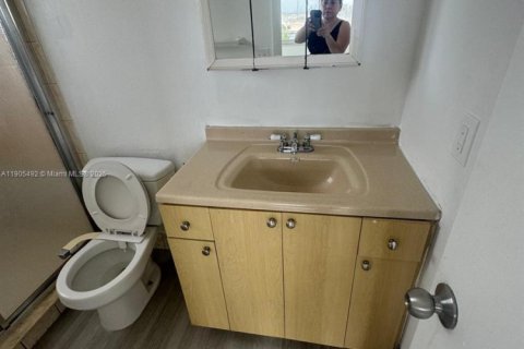 Condo in Miami, Florida, 2 bedrooms  № 1956201 - photo 10