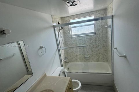 Condo in Miami, Florida, 2 bedrooms  № 1956201 - photo 6
