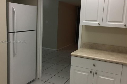 Copropriété à louer à Lauderhill, Floride: 2 chambres, 94.39 m2 № 2394687 - photo 2