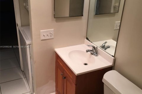 Copropriété à louer à Lauderhill, Floride: 2 chambres, 94.39 m2 № 2394687 - photo 9