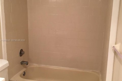 Copropriété à louer à Lauderhill, Floride: 2 chambres, 94.39 m2 № 2394687 - photo 8
