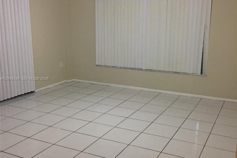 Copropriété à louer à Lauderhill, Floride: 2 chambres, 94.39 m2 № 2394687 - photo 3