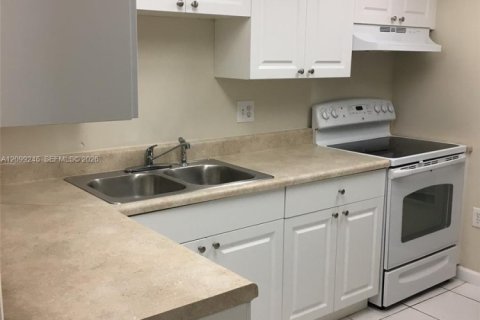 Condo à Lauderhill, Floride, 2 chambres  № 2394687