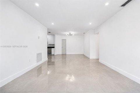Immobilier commercial à vendre à Miami, Floride: 124.95 m2 № 2244065 - photo 15