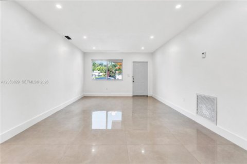Immobilier commercial à vendre à Miami, Floride: 124.95 m2 № 2244065 - photo 11