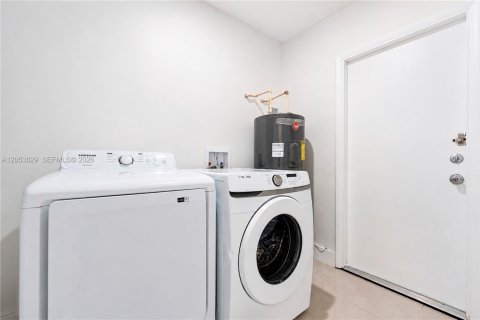 Immobilier commercial à vendre à Miami, Floride: 124.95 m2 № 2244065 - photo 24