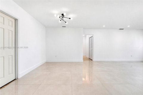 Immobilier commercial à vendre à Miami, Floride: 124.95 m2 № 2244065 - photo 16