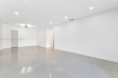 Immobilier commercial à vendre à Miami, Floride: 124.95 m2 № 2244065 - photo 13