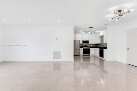 Immobilier commercial à vendre à Miami, Floride: 124.95 m2 № 2244065 - photo 8