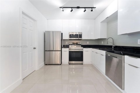 Immobilier commercial à vendre à Miami, Floride: 124.95 m2 № 2244065 - photo 17