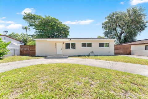 Immobilier commercial à vendre à Miami, Floride: 124.95 m2 № 2244065 - photo 3